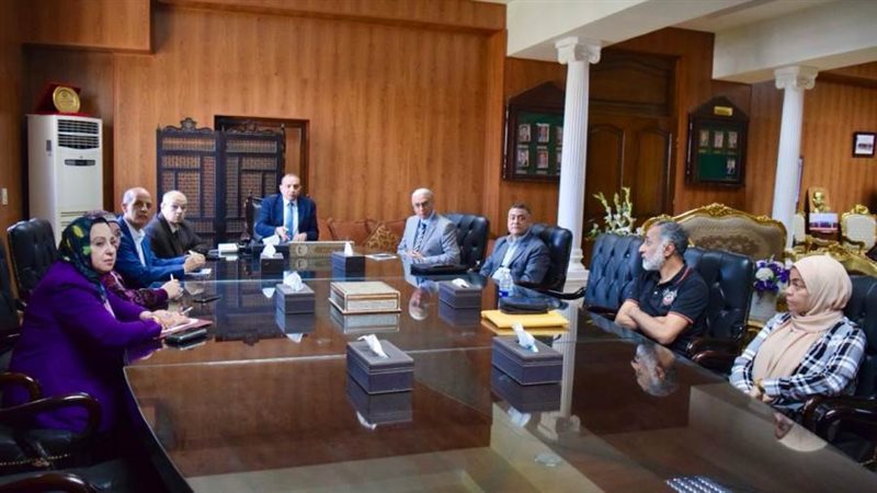 اجتماع رئيس جامعة