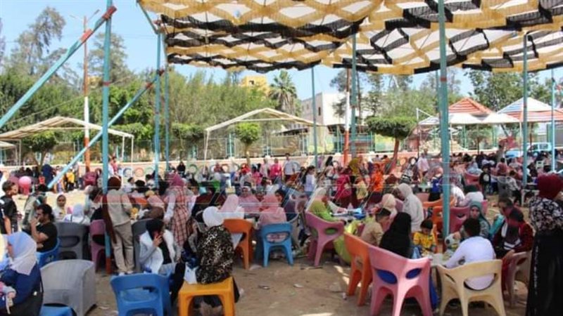 توافد المواطنين على