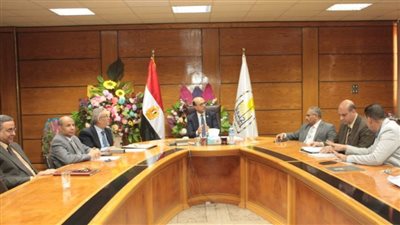 رئيس جامعة أسيوط يترأس اجتماع لجنة التعبئة العامة والإنتاج الحربي