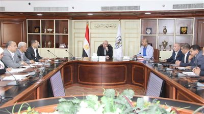 محافظ بني سويف يناقش تحصيل رسوم النظافة 