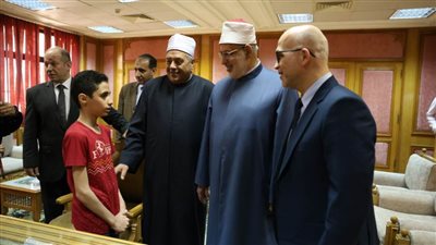 وكيل الأزهر ورئيس قطاع المعاهد الأزهرية يتفقدان التصفيات النهائية لمشروع تحدي القراءة في موسمه الثامن