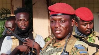 المجلس العسكري في بوركينا فاسو: طرد 3 دبلوماسيين فرنسيين