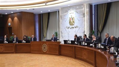 رئيس الوزراء يترأس اجتماع لجنة ضبط الأسواق ويؤكد التعامل بحسم مع أي مخالفات