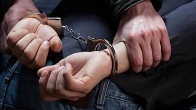 القبض على المتهم بالنصب على المواطنين بحجز وهمي لرحلات عمرة في شبرا الخيمة