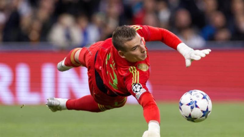 أندريه لونين حارس