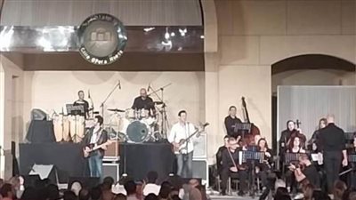 تحت لافتة كامل العدد.. جلاس أونيون يستعيد ذكريات البيتلز بالأوبرا