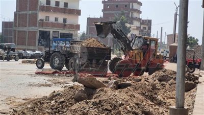 بدء أعمال المرحلة الأولى لرصف شارع الجيش بدسوق في كفر الشيخ