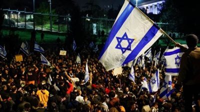 آلاف الإسرائيليين يتظاهرون مطالبين بانتخابات مبكرة