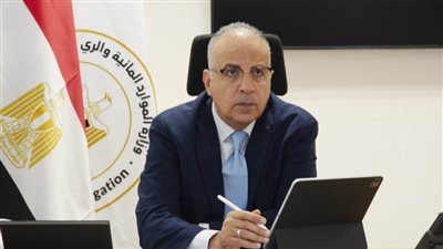 وزير الري يتابع الدراسة البحثية لتبطين الترع بمواد صديقة للبيئة بـ٣ محافظات 