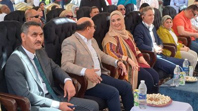 وزيرة التضامن ومحافظ أسوان يشهدان فاعليات برنامج وعى بقرية غرب سهيل