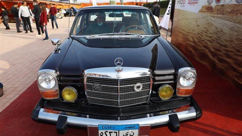 سيارة كلاسيكية -