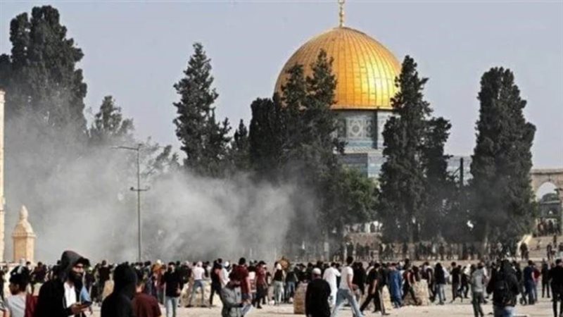 مستوطنون يقتحمون