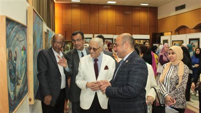 كلية الفنون الجميلة بأسيوط تنظم معرضًا فنياً للفنان التشكيلي سعد زغلول وندوة تعريفية عن أعماله