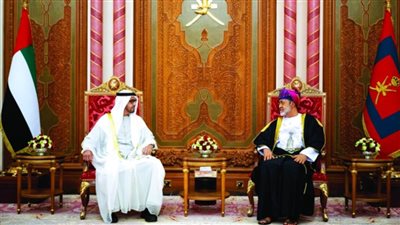 رئيس الإمارات وسلطان عمان يبحثان تعزيز العلاقات الثنائية والتطورات في المنطقة