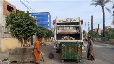 حملات نظافة مكثفة وتسوية الطرق غير المرصوفة بمراكز أسيوط