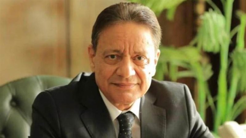 الكاتب الصحفي كرم