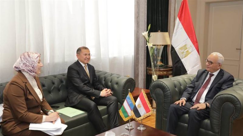 وزير التعليم مع سفير