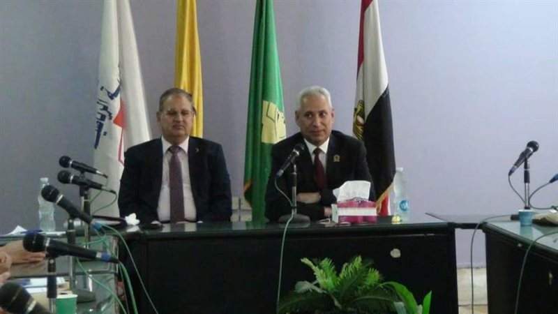 رئيس الجامعه خلال