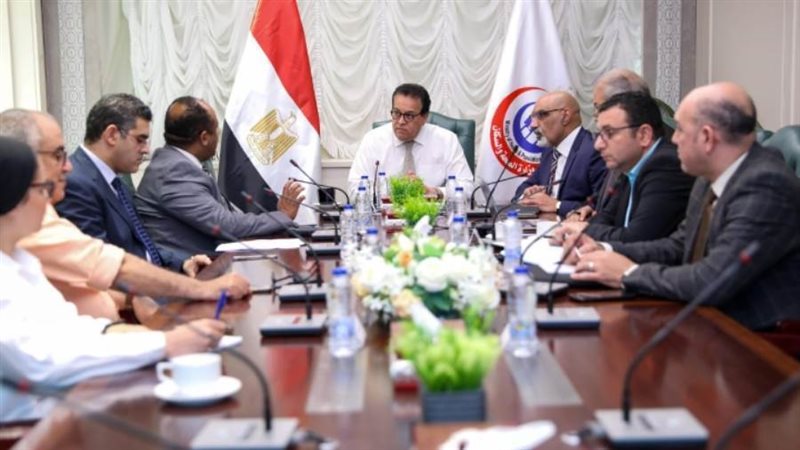 اجتماع وزير الصحة