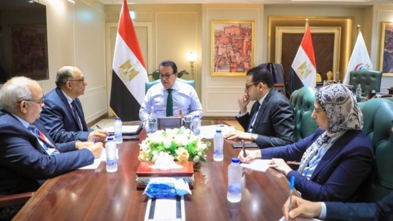 اجتماع وزير الصحة