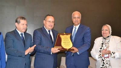 رئيس جامعة الإسكندرية يفتتح المؤتمر الدولي عن الابتكار في صناعة السياحة