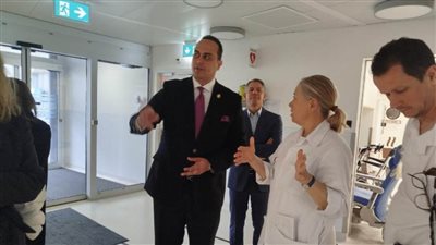 رئيس هيئة الرعاية الصحية في زيارة لأكبر مستشفيات سويسرا