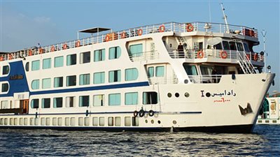 عطل مفاجئ لباخرة سياحية أثناء رحلتها بين الأقصر وأسوان وإجلاء ركابها من السائحين الأجانب 