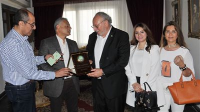 عاجل| الملك أحمد فؤاد الثاني يزور نادي اليخت بالإسكندرية ويشيد بحفاوة الاستقبال (صور)