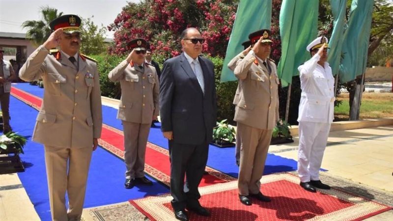 محافظ أسيوط وقائد