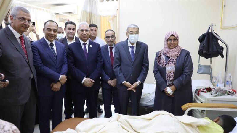 محافظ المنيا يزور