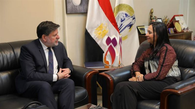 مايا مرسي مع رئيس