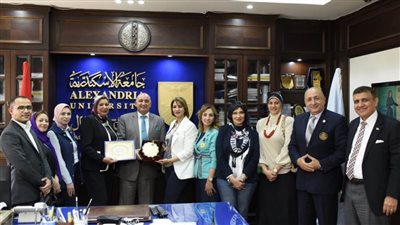 كلية الأعمال بالإسكندرية تناقش تأهيل الشباب لسوق العمل وتطرح فرص عمل للشباب 