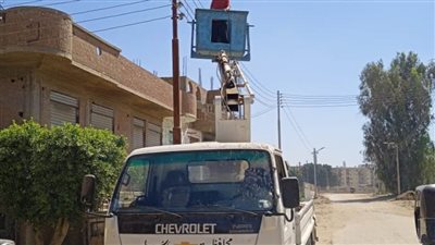 حملات مكثفة لتمهيد الطرق والنظافة وصيانة كشافات الكهرباء بمركز صدفا بأسيوط