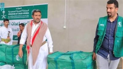 مركز الملك سلمان للإغاثة يوزع مساعدات إيوائية للمحافظات اليمنية المتضررة من السيول والأمطار
