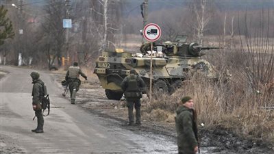 الجيش الأوكراني ينفي انسحاب دبابات 