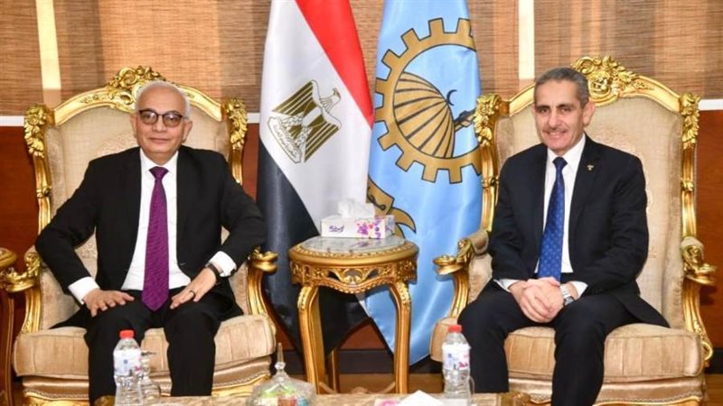 محافظ الغربية ووزير