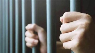 المشدد 3 سنوات لمتهمين وسيدة لقيامهم بسرقة شخص في العبور