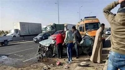 مصرع وإصابة 24 شخصًا في تصادم سيارتين بالطريق الصحراوي بأسوان