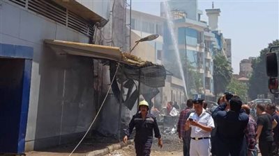 بالصور.. الدفع بـ6 سيارات إطفاء لإخماد حريق هائل اندلع بمبنى السجل المدني بشبرا الخيمة