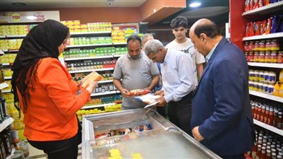 بالصور.. لجنة مراقبة الأسواق تقود حملة مكبرة على المحال التجارية والمطاعم والمخابز بطنطا 