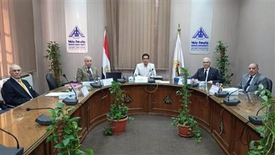 رئيس جامعة بنها يترأس لجنة اختيار عميد كلية الطب البشري 