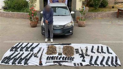  الداخلية تضبط عنصرًا إجراميًا بحوزته 26 قطعة سلاح ناري بالجيزة 