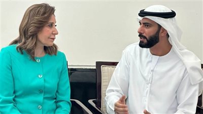 وزيرة الثقافة تلتقي نظيرها الإماراتي في مستهل زيارتها لحضور افتتاح معرض أبو ظبي للكتاب