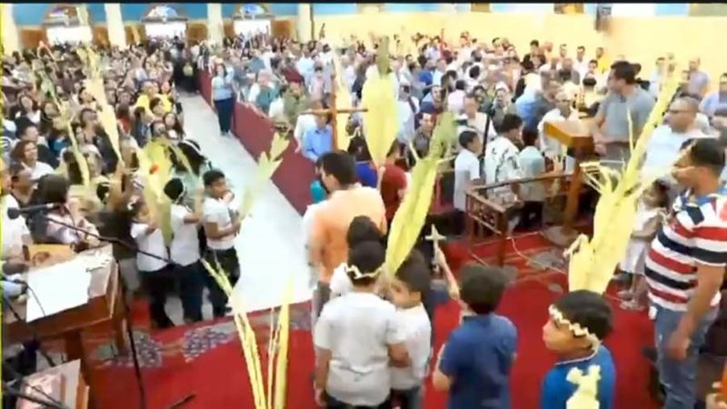 الأقباط يحتفلون بأحد