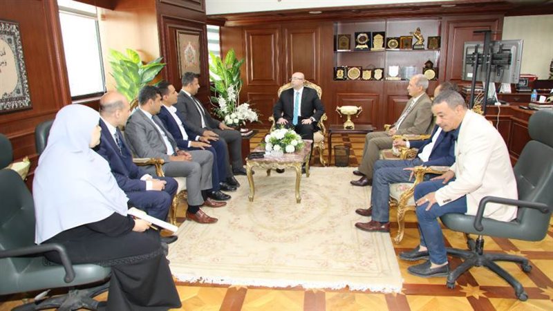 محافظ بنى سويف يستقبل