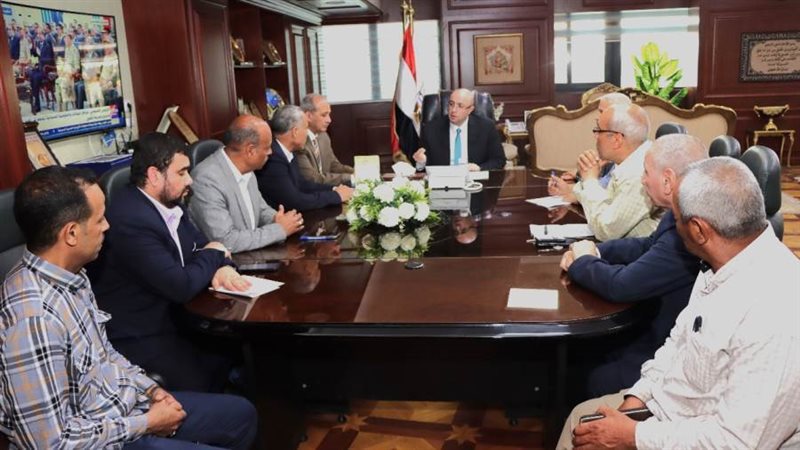 محافظ بنى سويف يلتقى