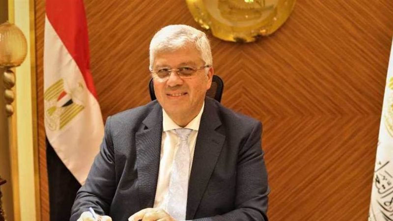 الدكتور أيمن عاشور