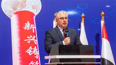 رئيس اقتصادية قناة السويس يشهد مراسم وضع حجر أساس مصنع 