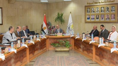 تفاصيل اجتماع مجلس جامعة أسيوط الدوري برئاسة الدكتور المنشاوي