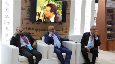 جناح مصر في معرض أبوظبي للكتاب يستعرض كواليس حياة نجيب محفوظ وأهمية مكتبة الإسكندرية